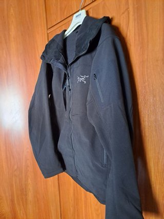 Chaqueta Técnica Arc'teryx Negra NO ES AUTÉNTICA