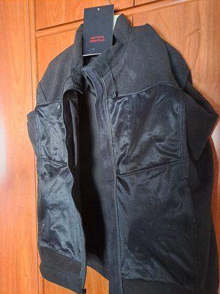 Chaqueta Técnica Arc'teryx Negra NO ES AUTÉNTICA