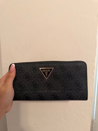 Cartera Guess Negra y Gris