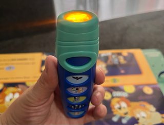 Libro Bluey con linterna