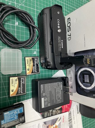 Canon EOS 7D Cámara DSLR + Accesorios REBAJADA !!!