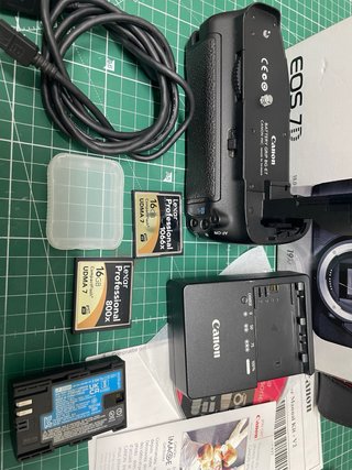 Canon EOS 7D Cámara DSLR + Accesorios REBAJADA !!!