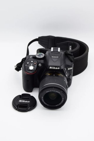 Nikon D5300 + Objetivo Nikkor 18-55mm