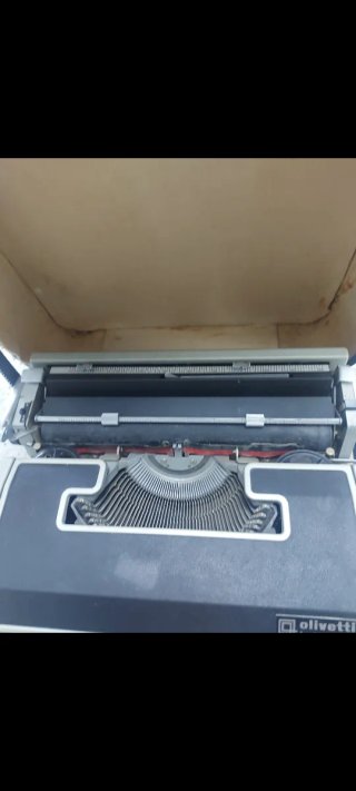 Máquina de escribir Olivetti Lettera DL