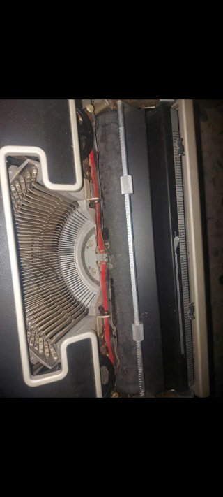 Máquina de escribir Olivetti Lettera DL