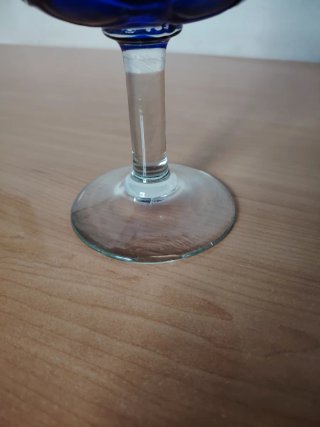 Copa de cristal azul tallado