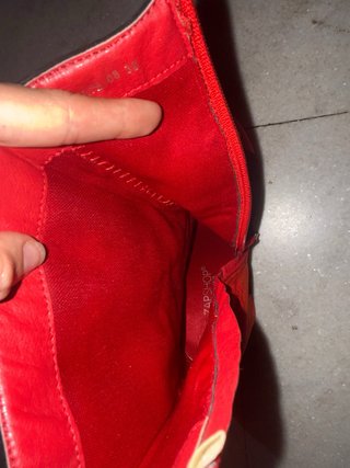 Botas de tacón rojas y negras