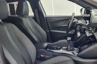 Peugeot 2008   Allure Pack Puretech 100 SS 6 Vel. MAN