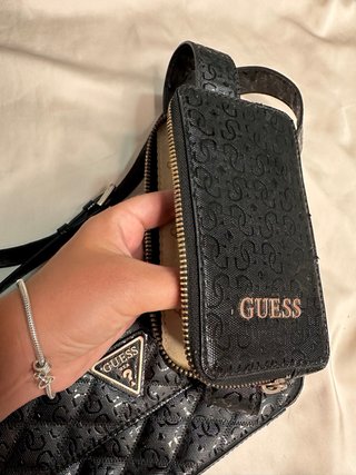 Bolso Guess negro con monedero