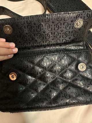 Bolso Guess negro con monedero