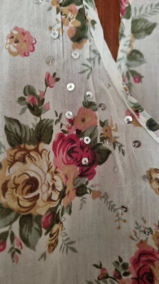 Blusa floral blanca