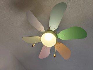 Ventilador de techo con luz multicolor