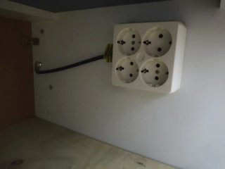 Mostrador de tienda madera y plástico