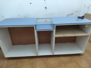 Mostrador de tienda madera y plástico
