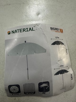 Sombrilla de tela y metal verde