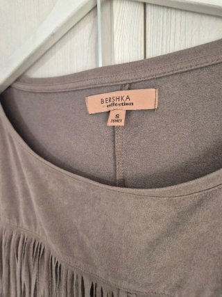 Camiseta Bershka con flecos Talla S
