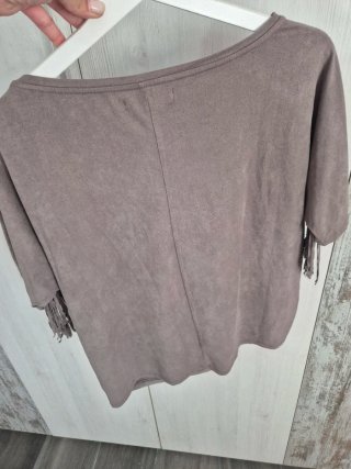 Camiseta Bershka con flecos Talla S