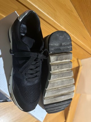 Zapatillas negras y plateadas talla 37