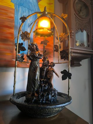 Fuente Romántica Vintage con Luz y Cascada