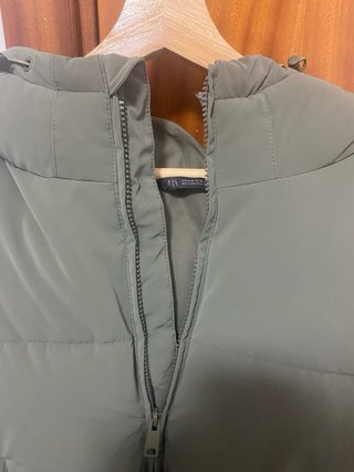 Chaleco acolchado Zara con capucha