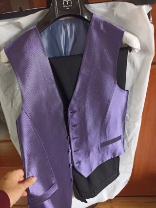 Traje de ceremonia FUENTECAPALA morado y negro