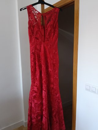 Vestido rojo elegante espalda descubierto