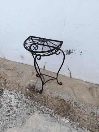 Mesita de forja negra