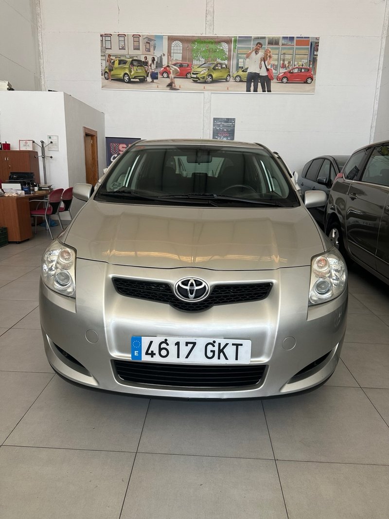 Toyota Auris 2009 - foto 1