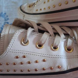 Converse Cuero Tachuelas Blanco/Dorado Talla 35