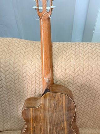 Guitarra Ramirez Amplificada con funda incluida