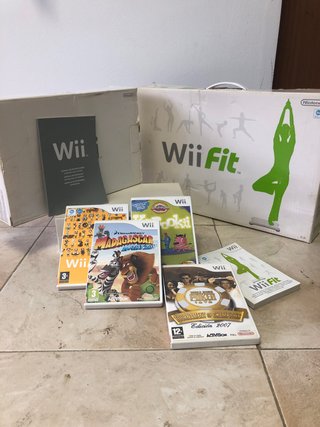 Nintendo Wii + 3 mandos + Juegos + Tabla Wii Fit