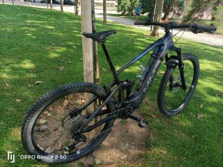 Bicicleta Eléctrica MTB carbono .