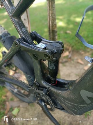 Bicicleta Eléctrica MTB carbono .