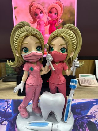 Todo tipo de personalizaciones, como muñecas, etc.