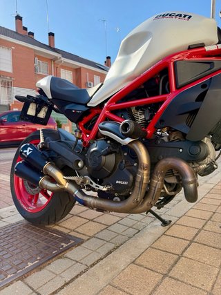 Ducati Monster 797+ A2