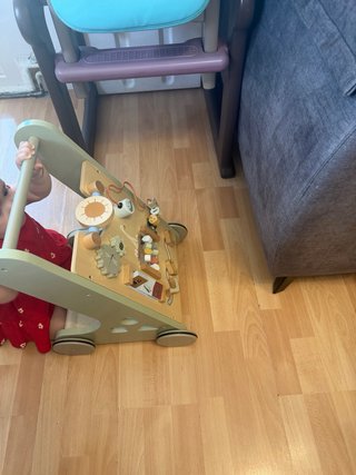 Andador de madera para bebé