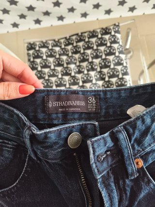 Pantalón vaquero Stradivarius Talla 36