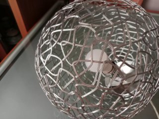 Lámpara de techo esférica de metal y cristal
