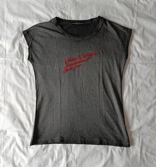 Camiseta Guess Vintage Style -Gris Efecto Lavado