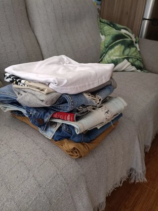 Lote Ropa Chico: Vaqueros, Pantalones y Camisetas