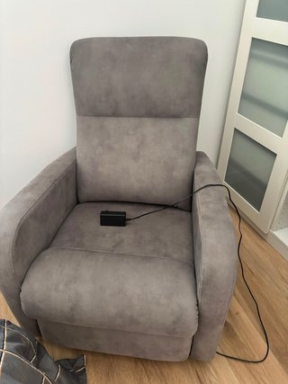Sillón reclinable gris de tela