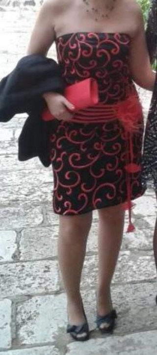 Vestido palabra de honor negro y rojo