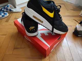 Nike Air Max 1 Negras y Amarillas Talla 43