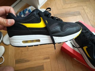 Nike Air Max 1 Negras y Amarillas Talla 43