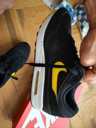 Nike Air Max 1 Negras y Amarillas Talla 43