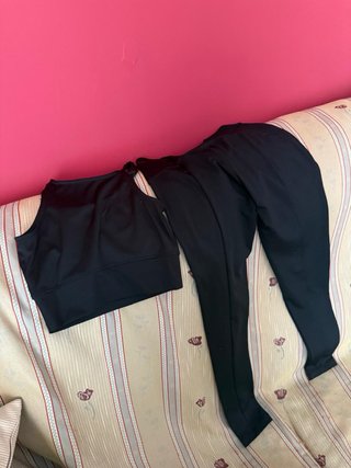 Conjunto Guess Top y Mallas Mujer Negro ORIGINAL