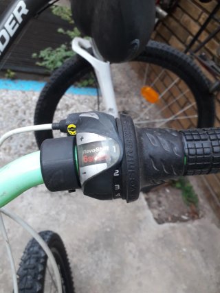Bicicleta Montaña Negra y Verde