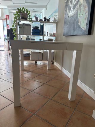 Mesa de comedor blanca