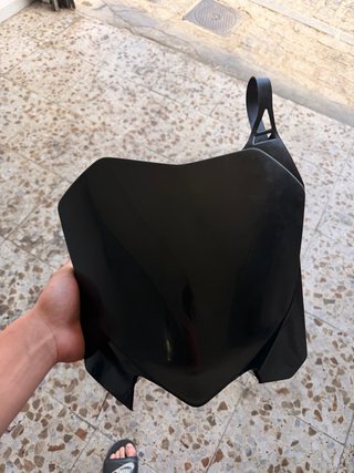 Careta plana negra moto