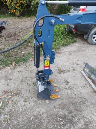 Excavadora Kubota D902